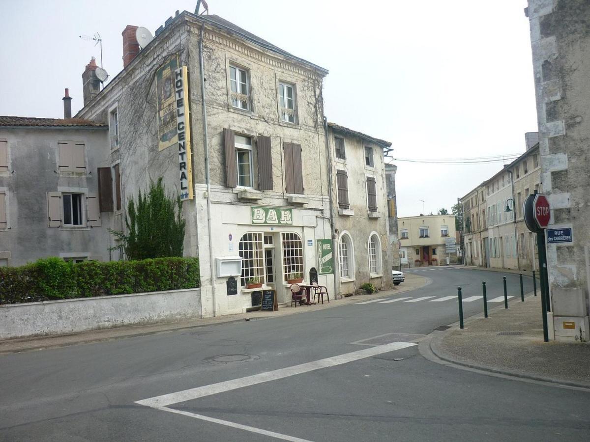 Hôtel Central Chaunay Buitenkant foto