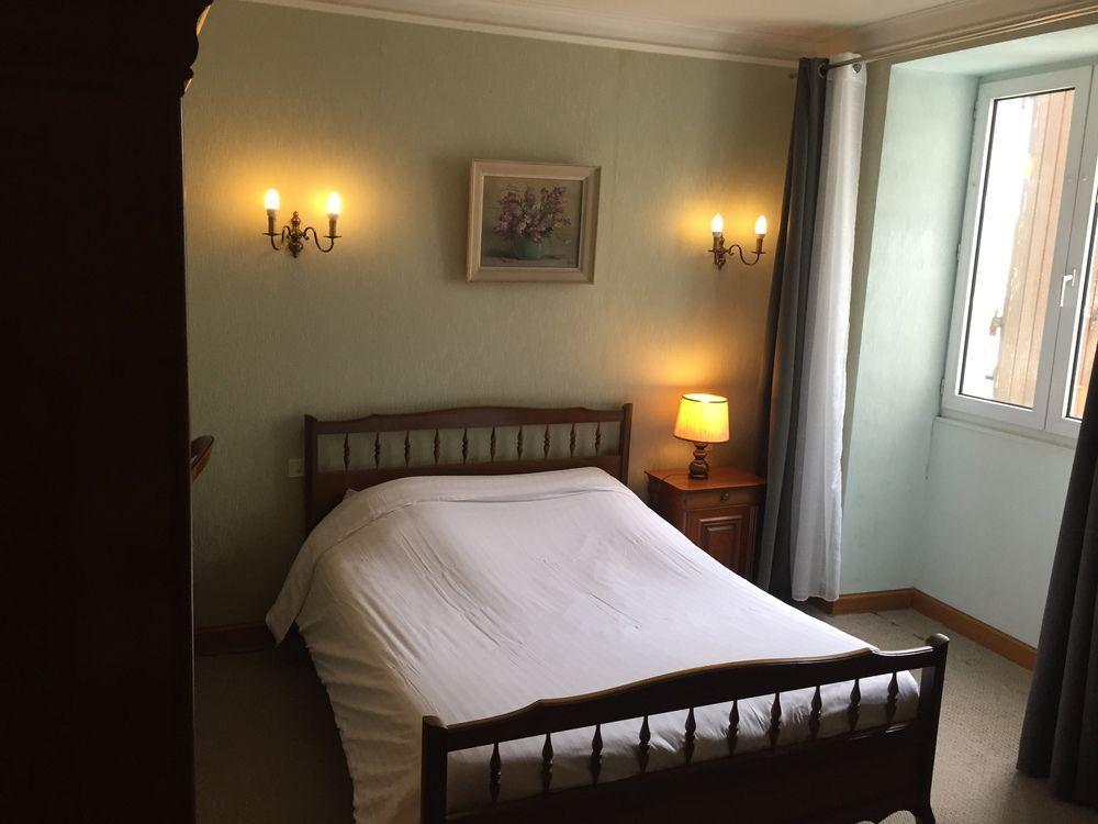 Hôtel Central Chaunay Buitenkant foto
