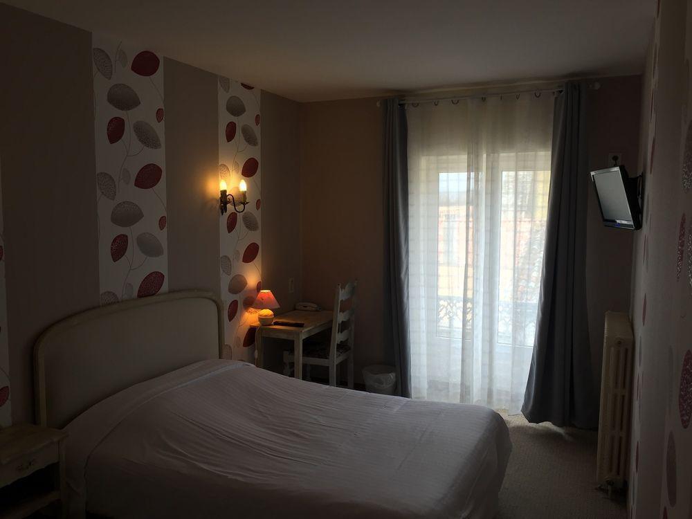 Hôtel Central Chaunay Buitenkant foto
