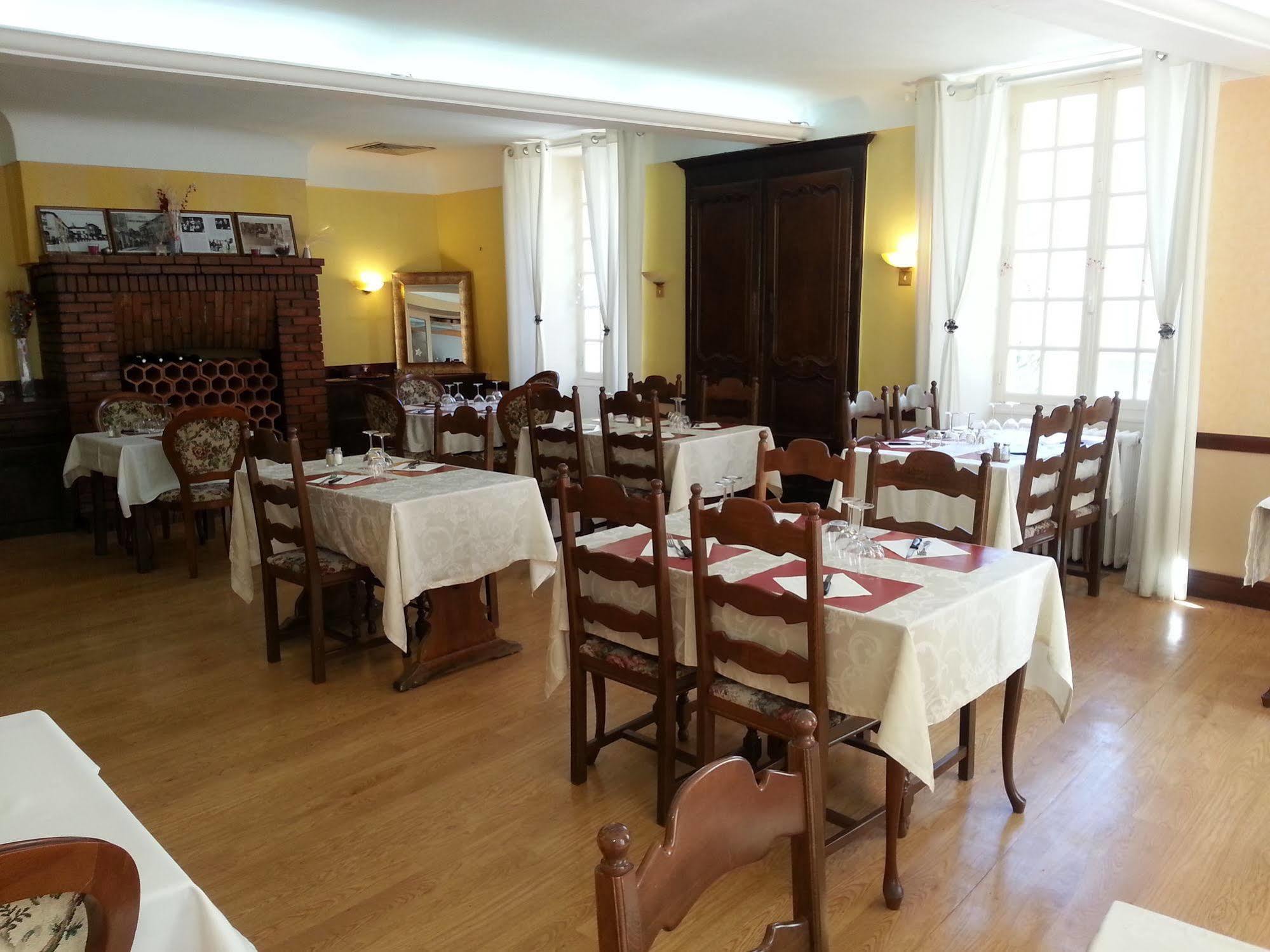 Hôtel Central Chaunay Buitenkant foto