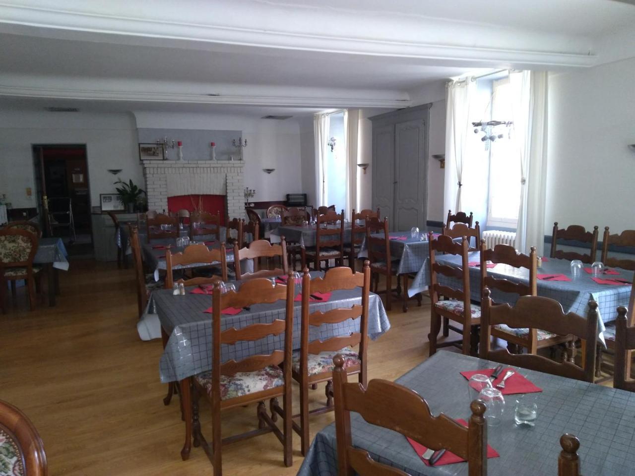 Hôtel Central Chaunay Buitenkant foto